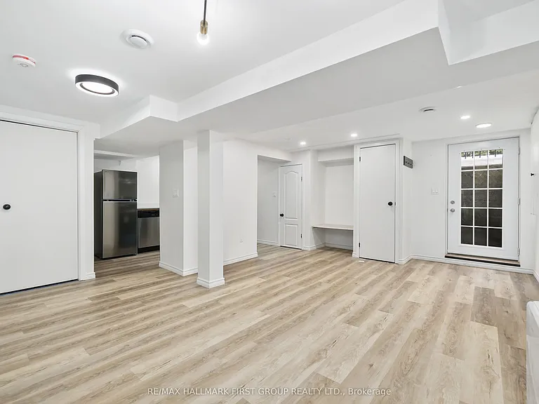 660 Mackechnie Cres #LOWER — Photo 13