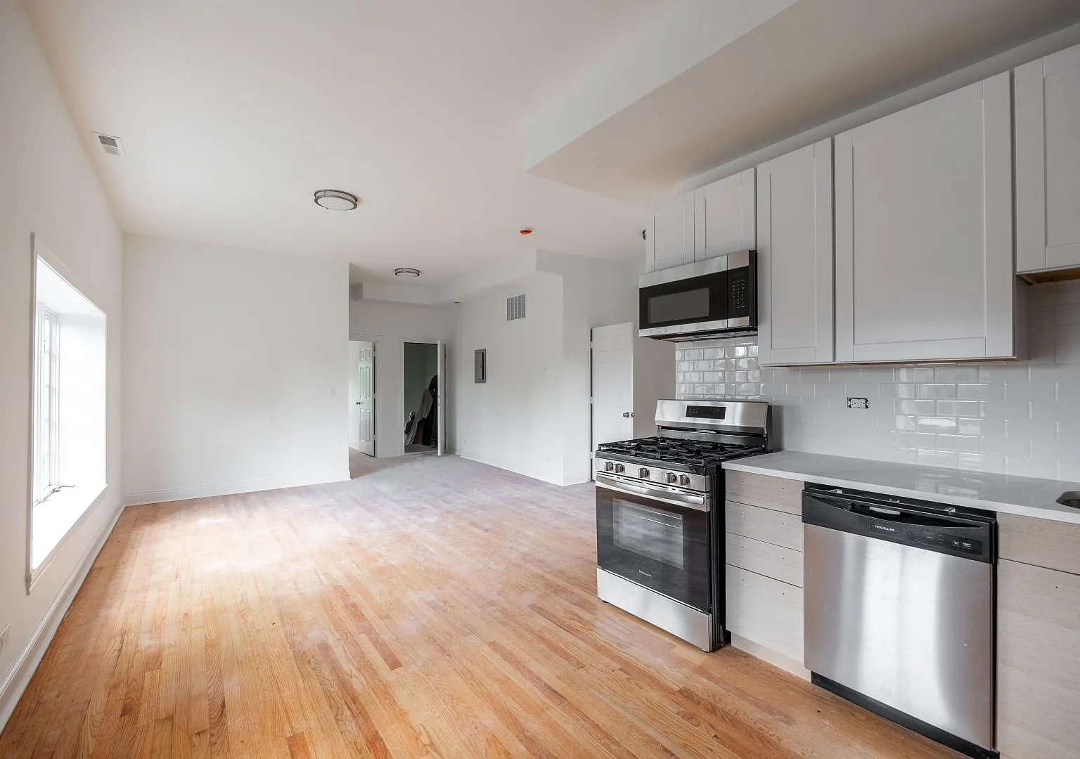 3 bed, $3,500 — Photo 3