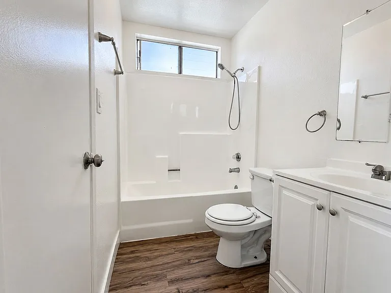 2226 Lewis Ave — Photo 15