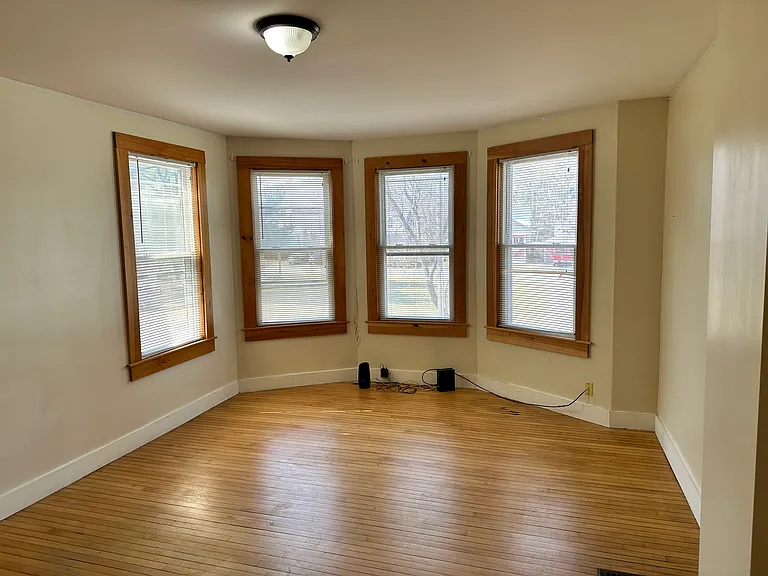 320 Sawyer St — Photo 14
