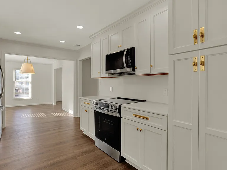 2058 Chatham Cv — Photo 12