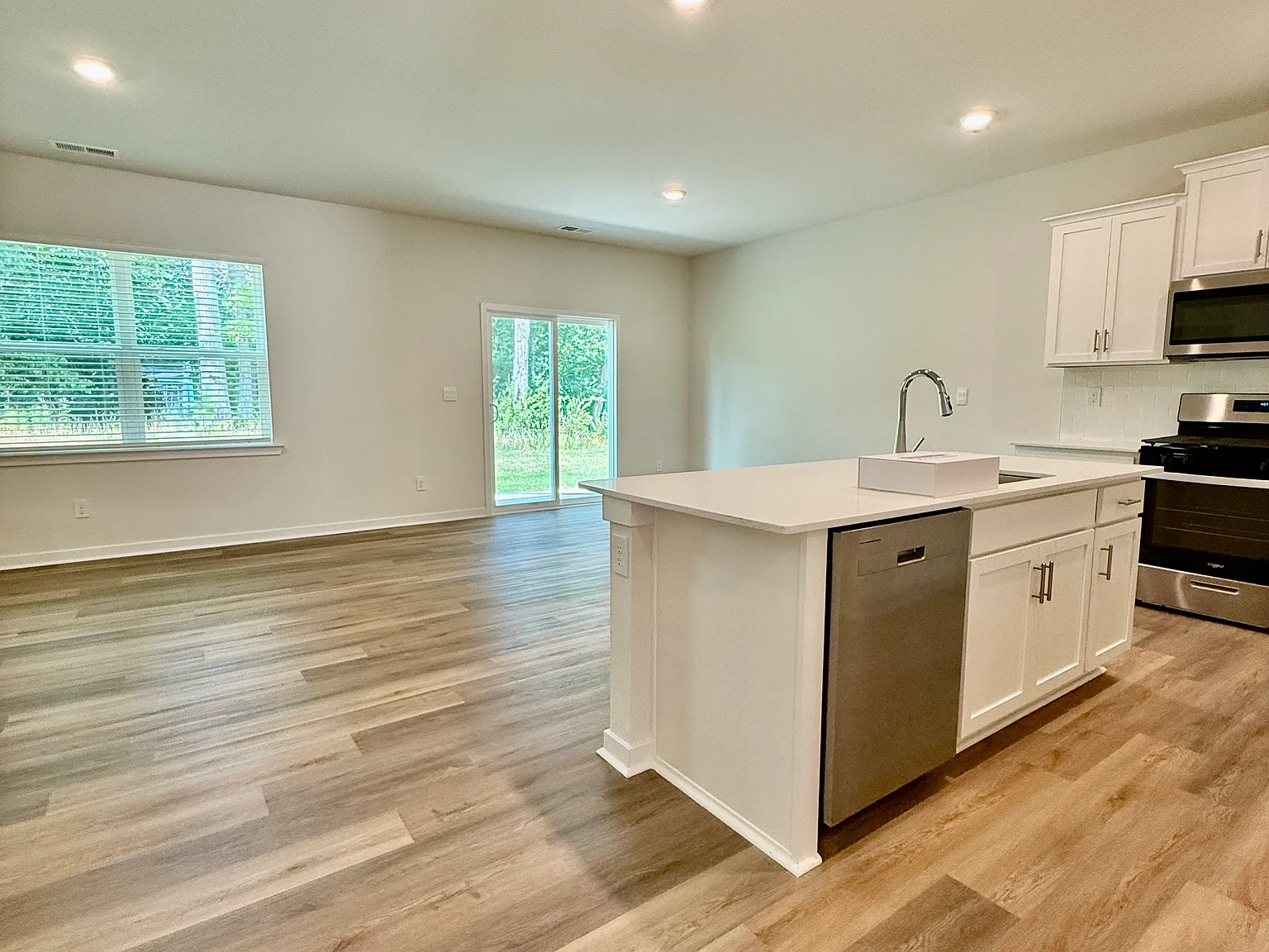 4 bed, 1570 sqft, $2,250 — Photo 4