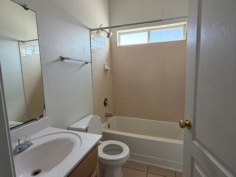637 Villa Victoria Pl — Photo 16