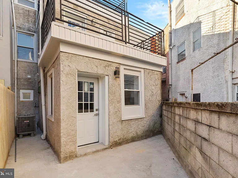 1203 Moore St — Photo 32