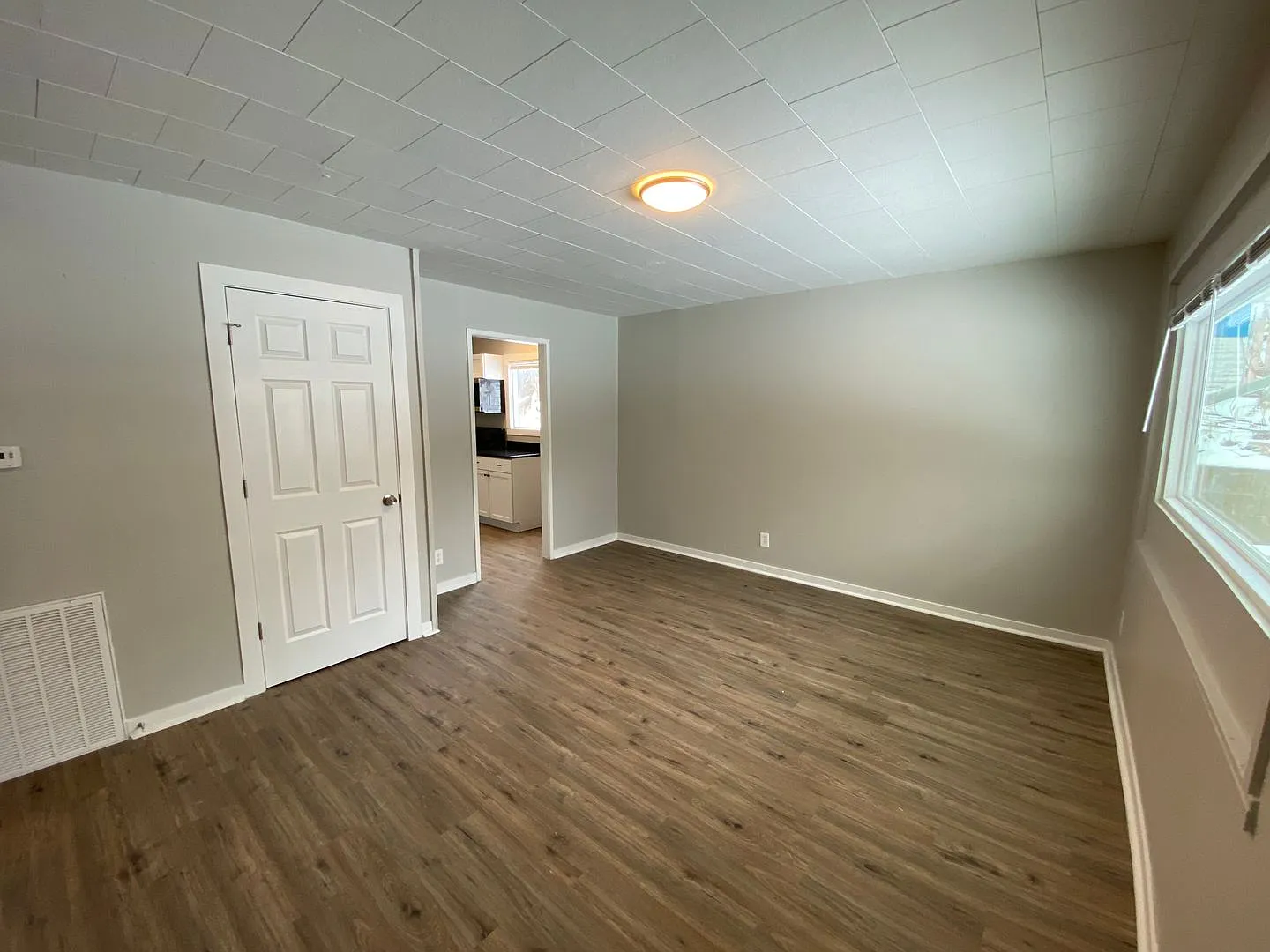Charming 2 Bed 1 Bath — Photo 2