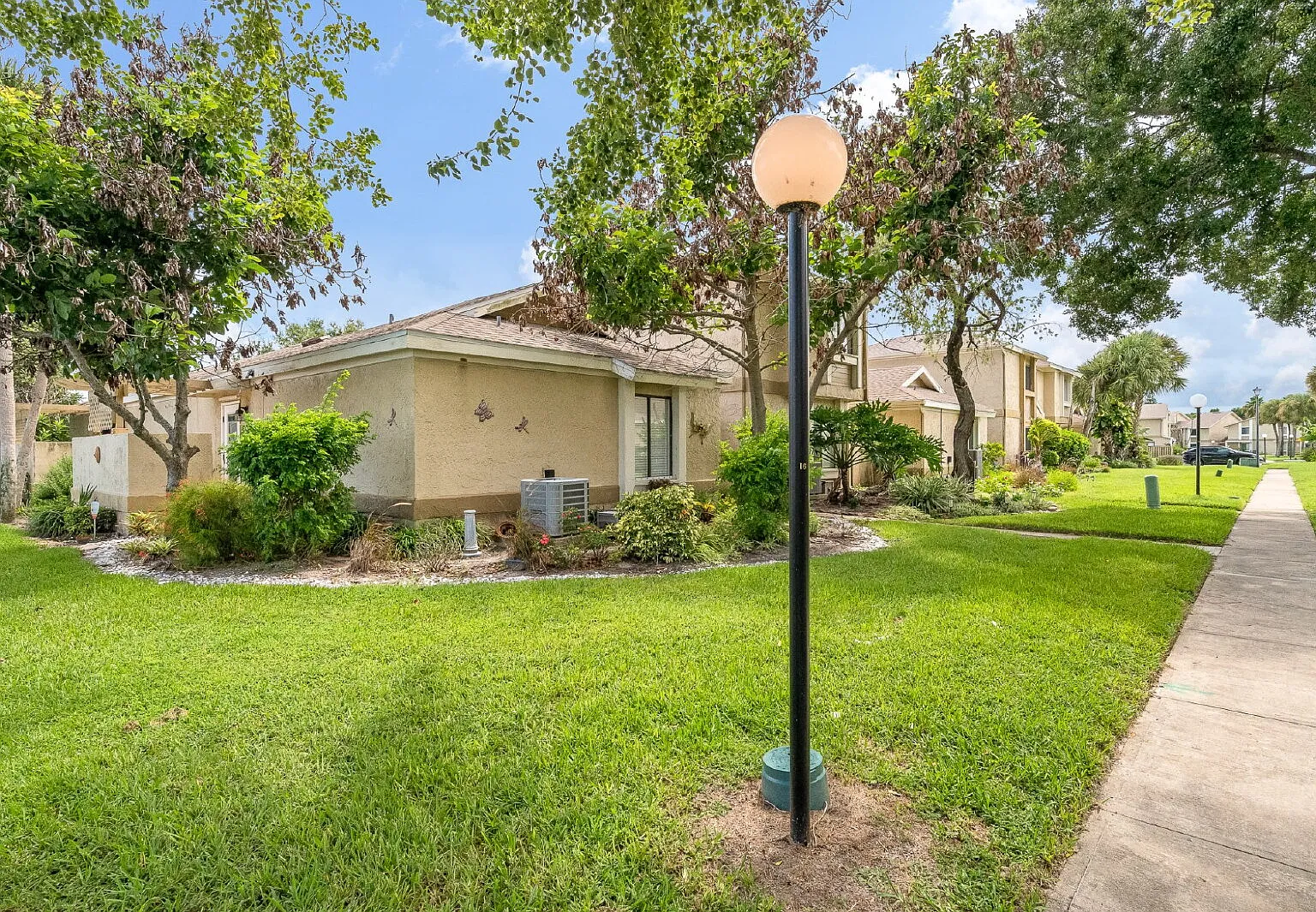 2 bed, 2.0 bath, 793 sqft, $1,599 — Photo 3