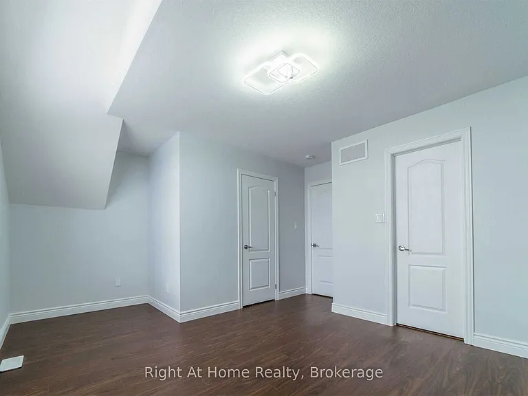66 Knotty Pine Ave — Photo 17