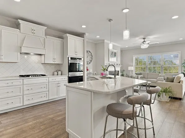 912 Cherry Grove Dr, Hendersonville, TN 37075