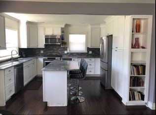 13640 Lincoln Ave, Oak Park, MI 48237