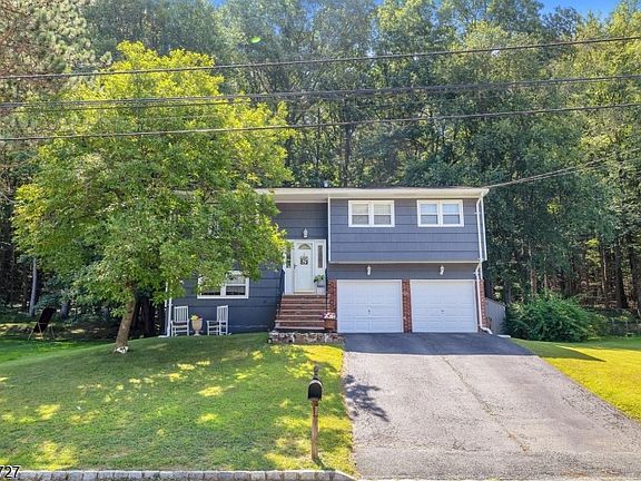4th image of 44 Deer Path Dr