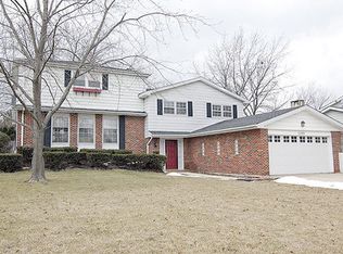 1988 Sheffield Ln, Wheaton, IL 60189