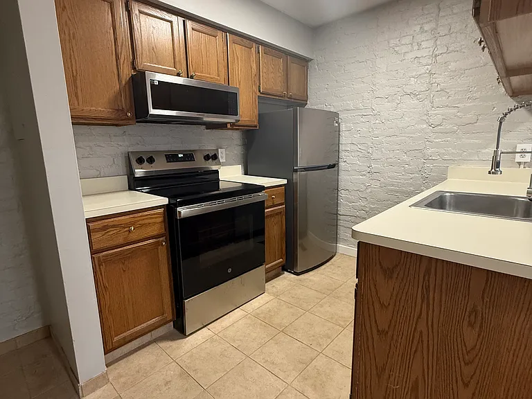 54 S Broadway St #15 — Photo 2