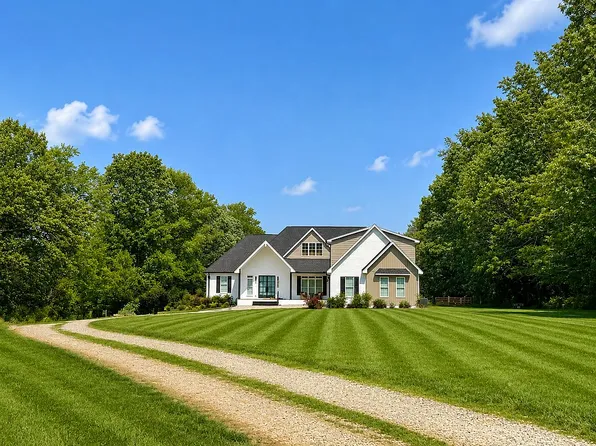 418 Creekmore Rd, Cottontown, TN 37048
