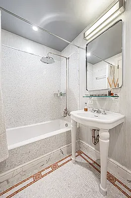 Bathroom, photo 2