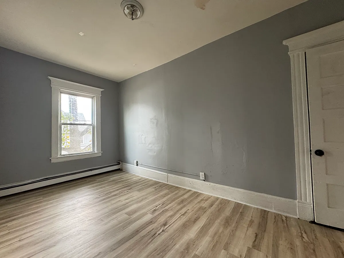 Building Photo - 3 Putnam St #3