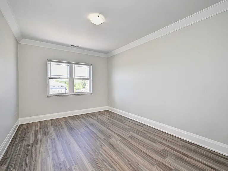 555 Park Rd N — Photo 30