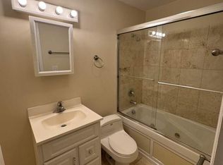 4056 N California Ave APT 1C, Chicago, IL 60618