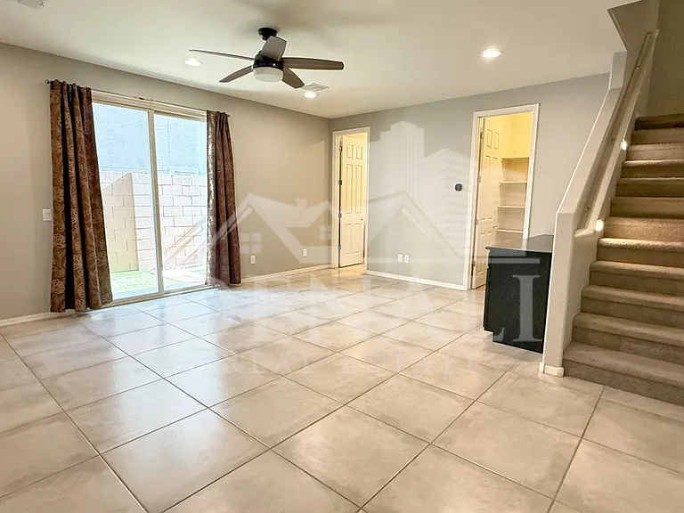 731 W Winchester Dr — Photo 11