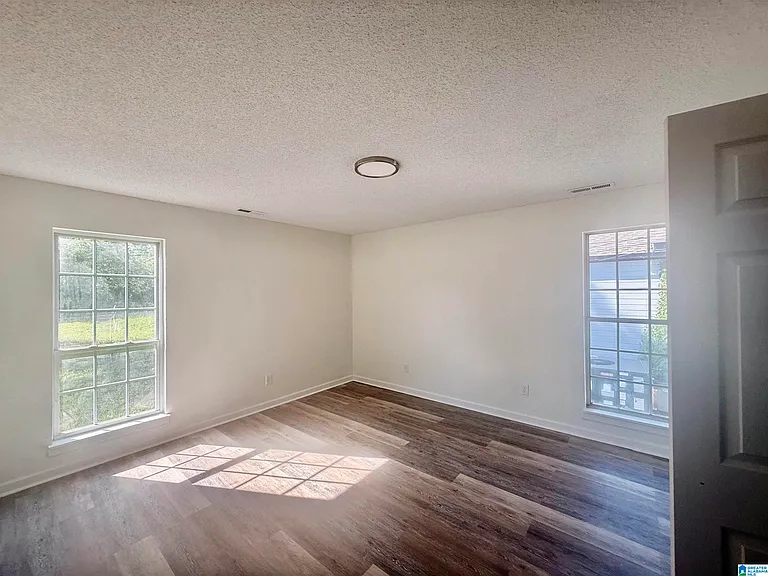 1408 Avenue D — Photo 9