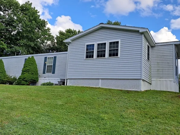 132 New Hillcrest Dr, Greenville, NH 03048
