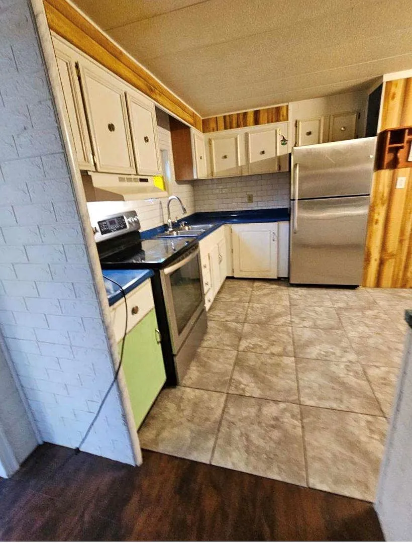 Building Photo - 8497 Golden Valley Dr