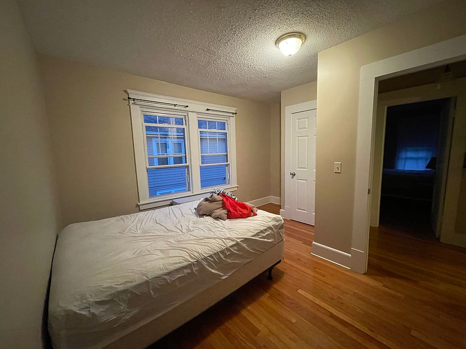 2nd image of 92 Fenwick St