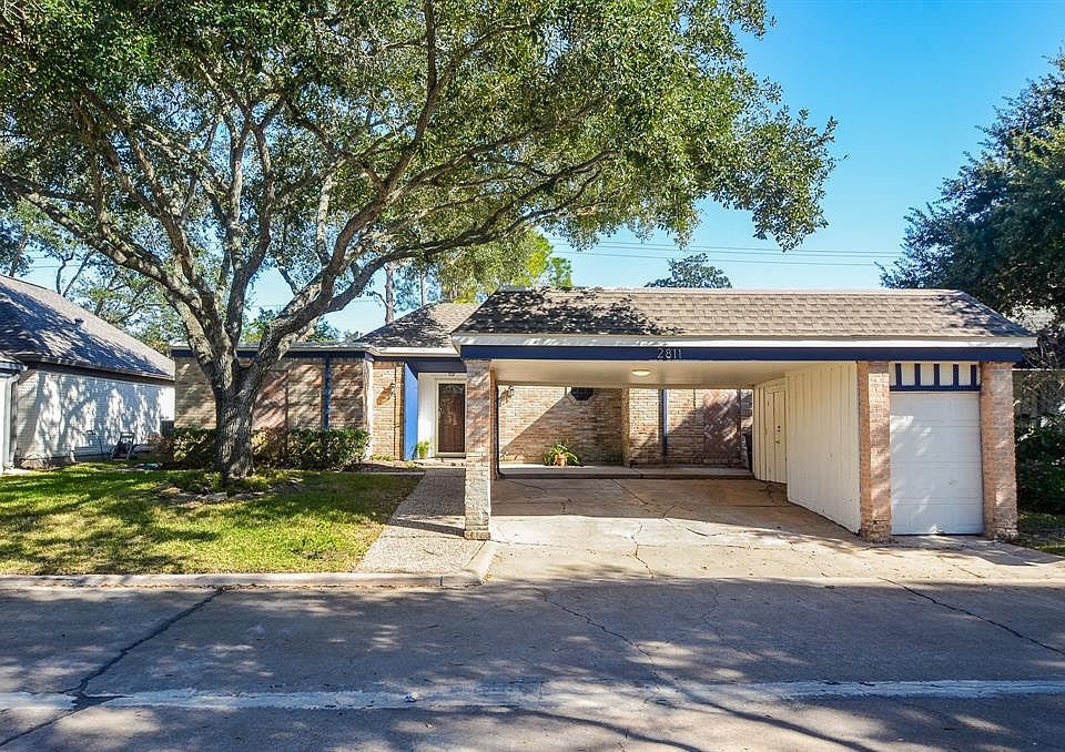 Located in the tranquil golf course community of Quail Valley, this cottage home is just a short walk to the City Centre and golf course.