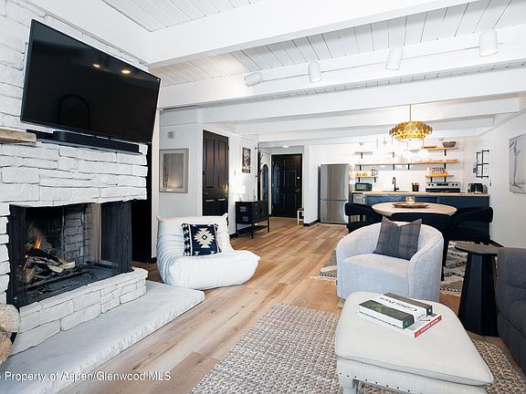 2nd image of 901 E Hyman Ave #4