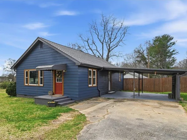 166 Berry Rd, Boiling Springs, SC 29316