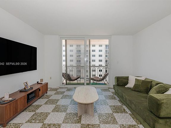 4th image of 401 Ocean Dr APT 810
