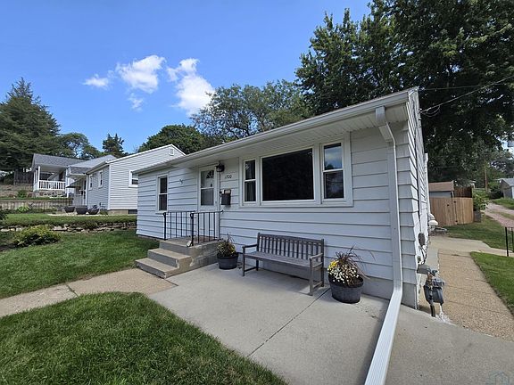 2nd image of 1720 S Rustin St