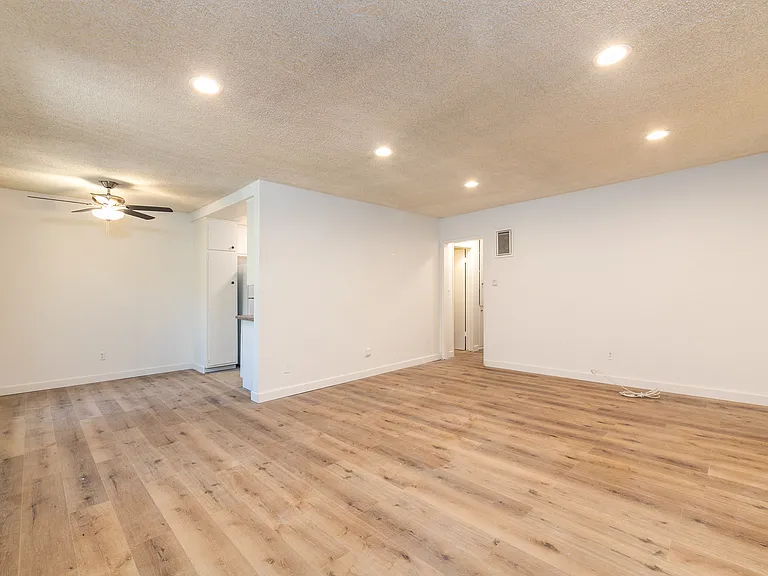 1908 Clinton St #4 — Photo 18