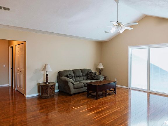 5th image of 209 Eagle Ridge Dr