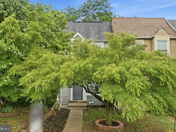 15387 Gatehouse Ter, Woodbridge, VA 22191