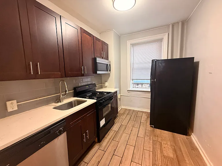 634 Bergen Ave #25E — Photo 1
