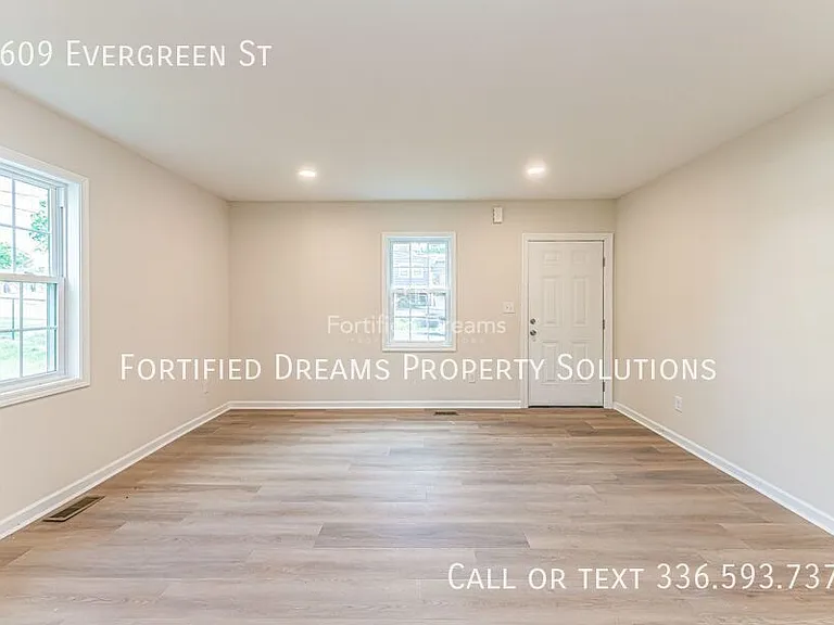 1609 Evergreen St — Photo 9