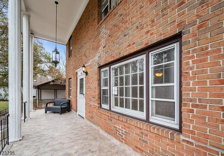 480 Parkway Dr #1 — Photo 2