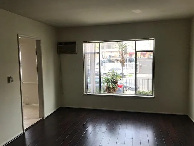 3914 Ingraham St #3 — Photo 6