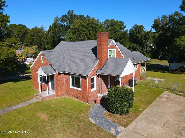 217 E Donaldson Avenue, Raeford, NC 28376