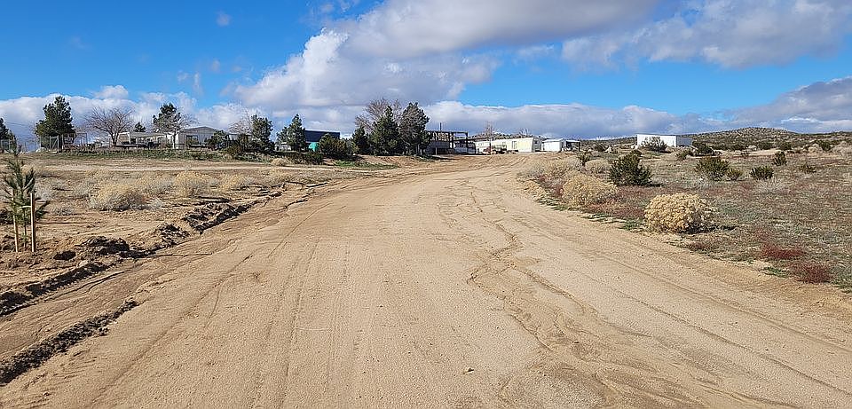 2nd image of 3237 Dawn Rd