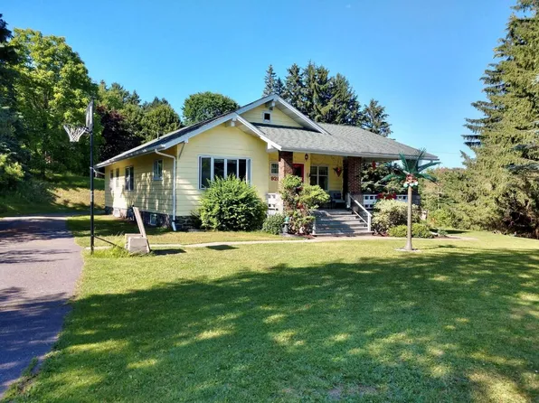 928 W Franklin St, Iron River, MI 49935