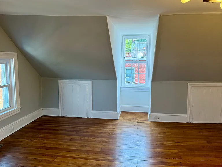 549 E Marion St — Photo 23