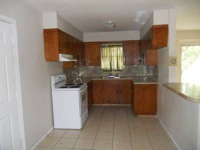 3rd image of 10308 Elliott Dr