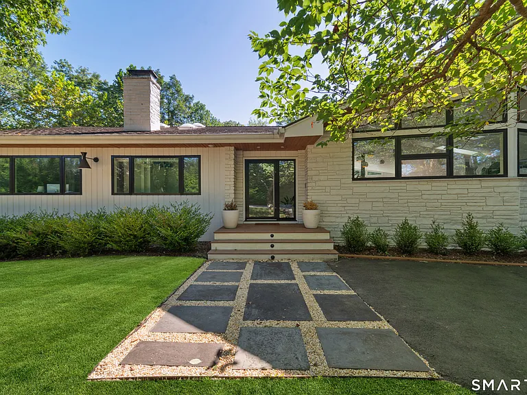 33 Little Fox Ln — Photo 2