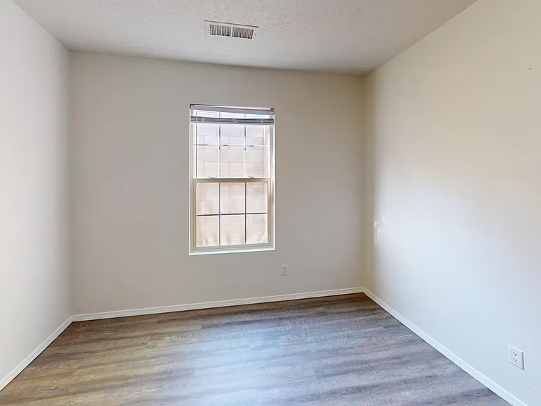 6812 Glenturret Way NE — Photo 17