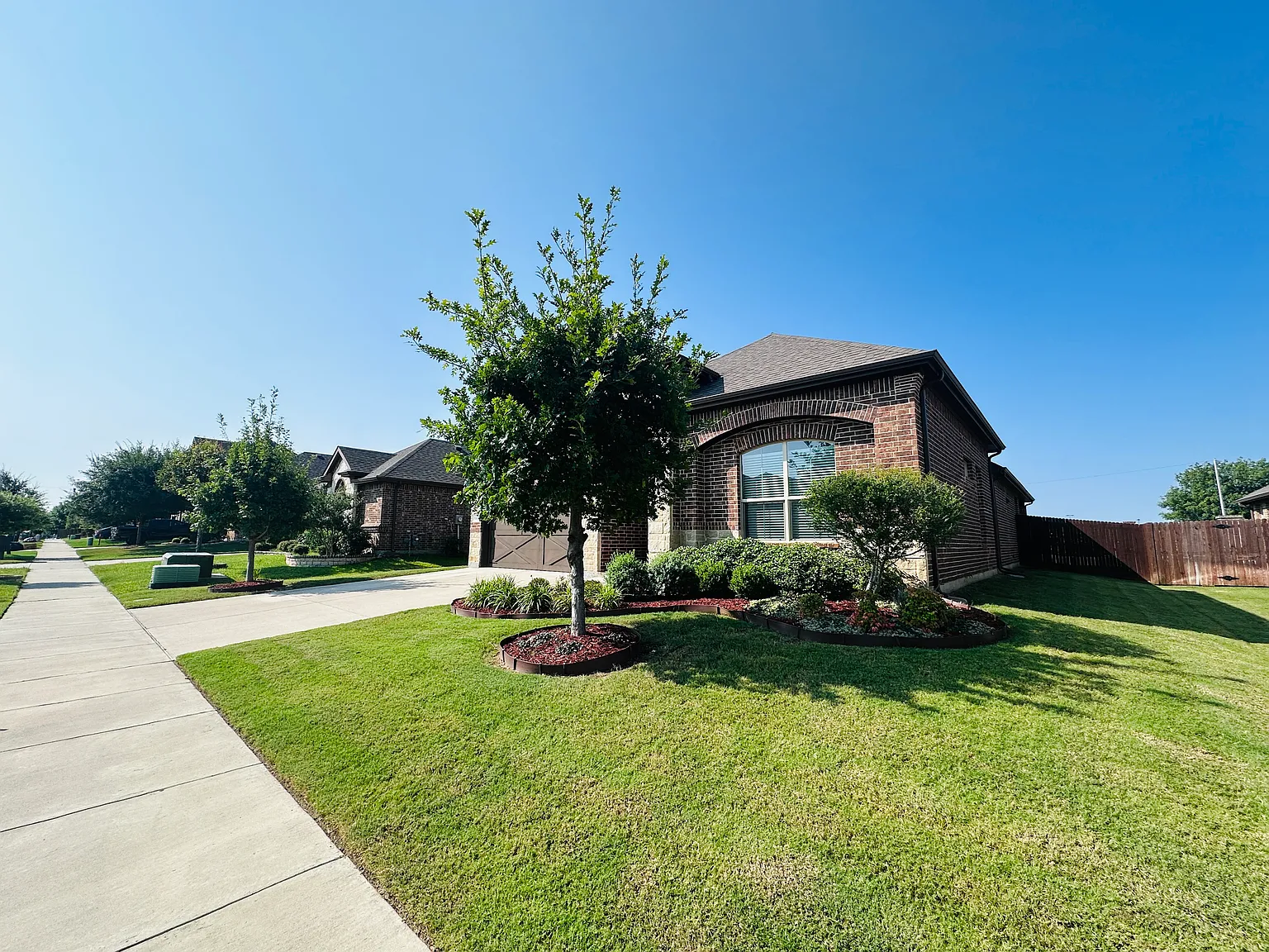 7504 Longbow Ln — Photo 2