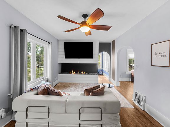 3rd image of 1718 Spring St