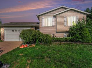 184 Bluefield Dr, Holland, MI 49424