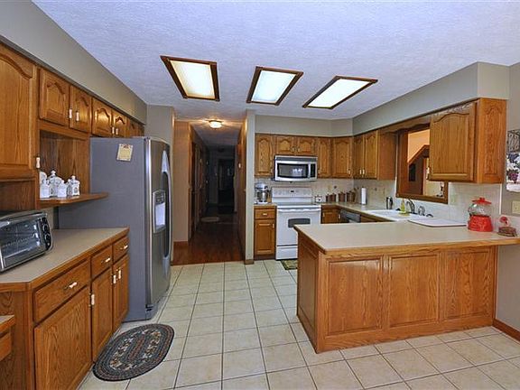 5th image of 412 Yosemite Dr