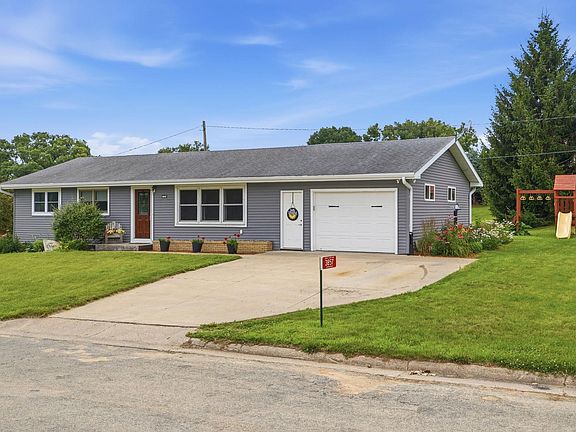 4th image of 3857 N View Dr